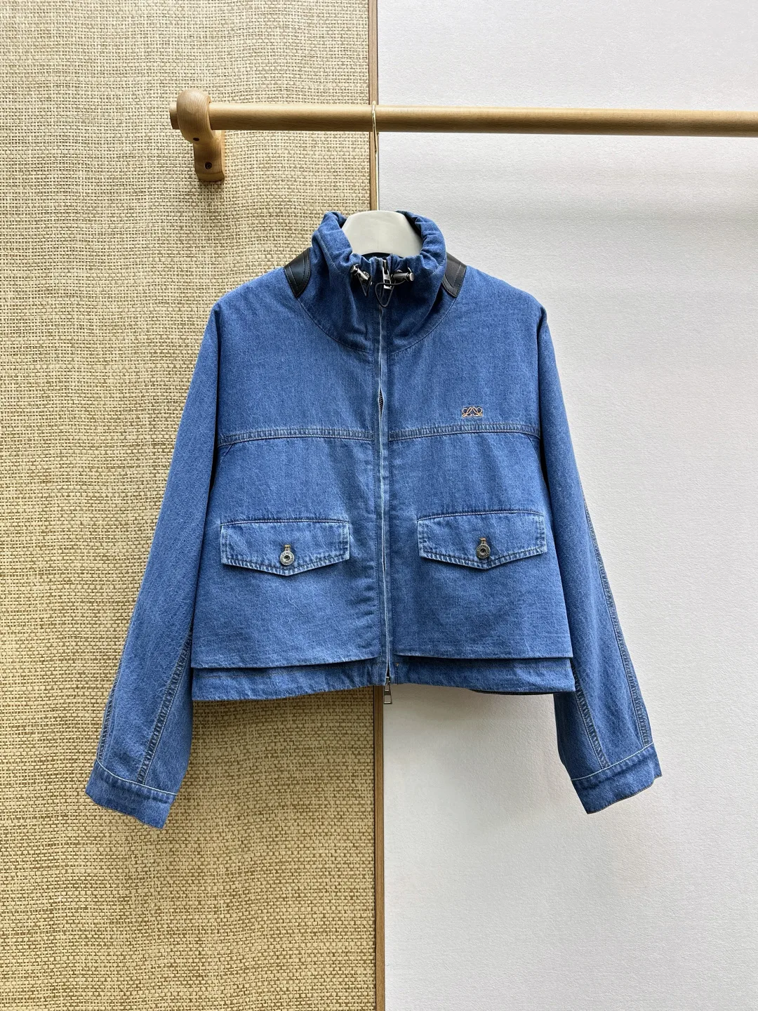 ロエベ ジャケット 偽物 カジュアル 洗練された デニム ショートブルゾン ブルー