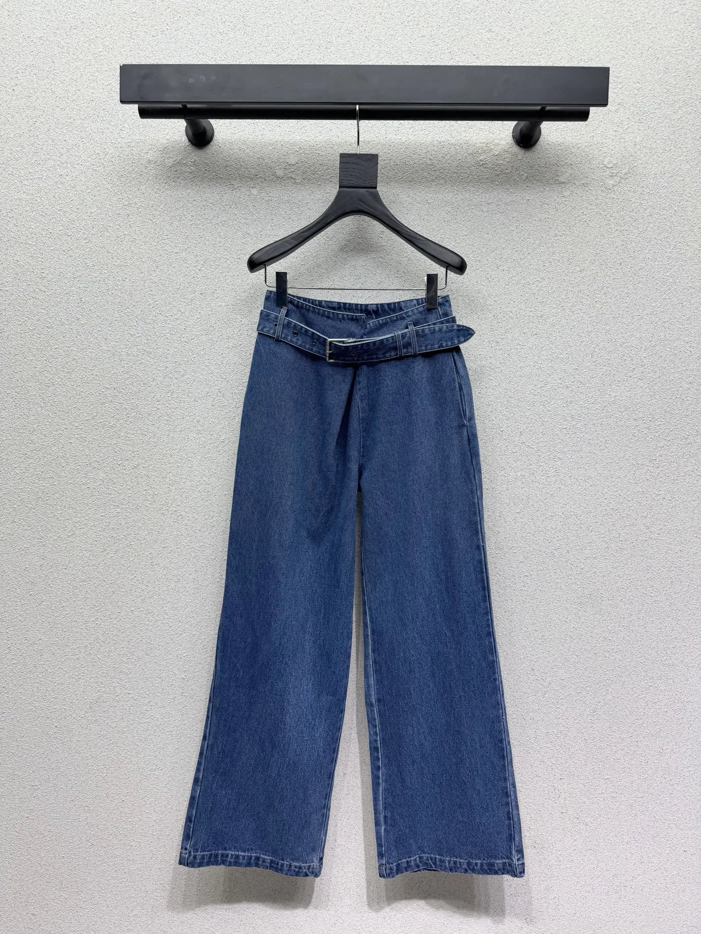 お洒落 ベルト付き デニムパンツ  ロエベ ジーンズ 偽物 合わせやすい