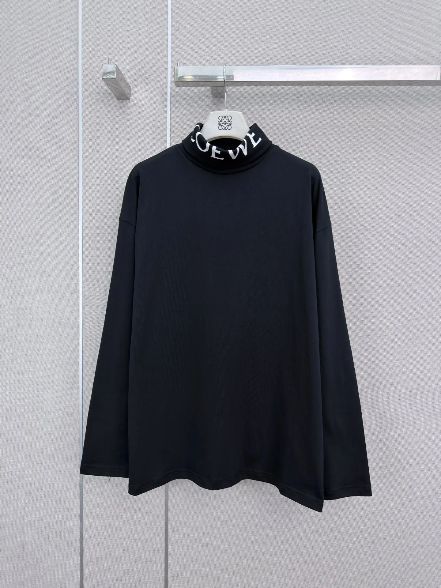 お洒落 カジュアル ハイネック 長袖Tシャツ ロエベ Tシャツ 偽物 トップス ブラック