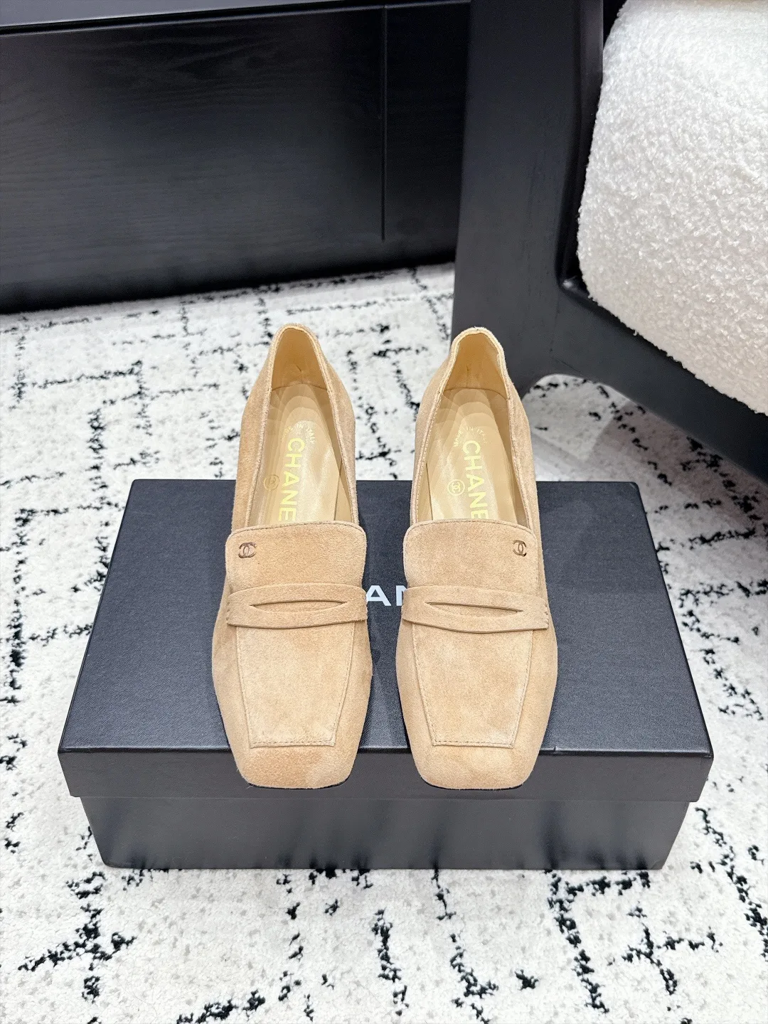 洗練された スエード ヒールローファー シャネル パンプス スーパーコピー ベージュ