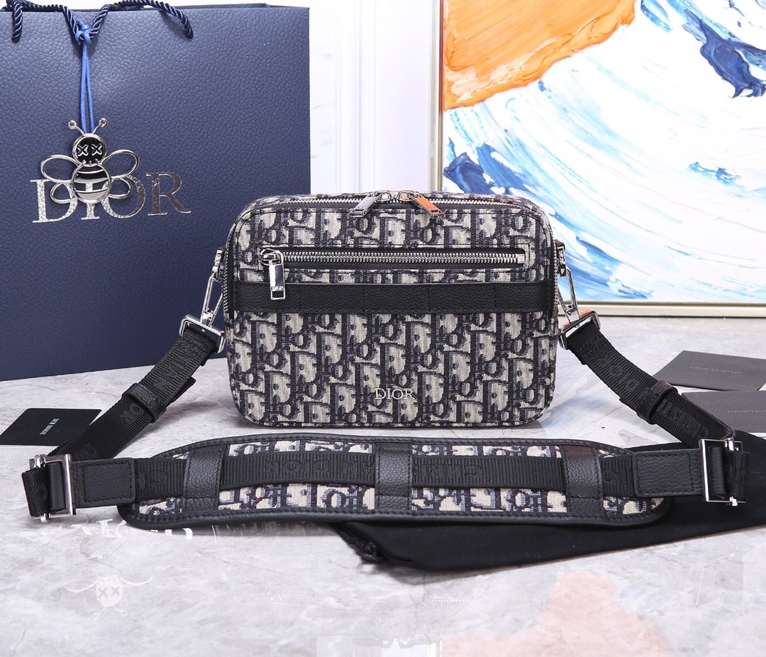 クリスチャンディオール Christian Dior 斜め掛け ショルダーバッグ Christian Dior 中古 クリスチャンディオール 斜め掛け
