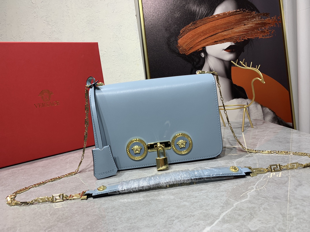  商品标题	 ヴェルサーチェ バッグ コピー レディース ショルダーバッグ 斜め掛け チャーム付き おしゃれ カジュアル ブルー