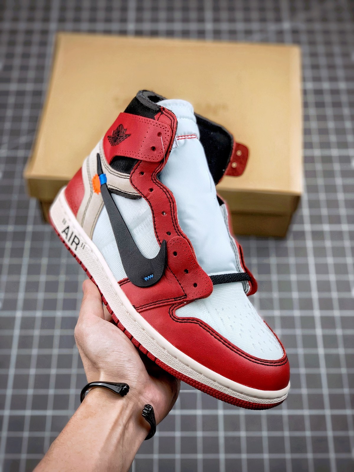 OFF-WHITE X AJ1 レッド ハイカット コンフォート オフホワイト スニーカー コピー メンズ カジュアル 高品質