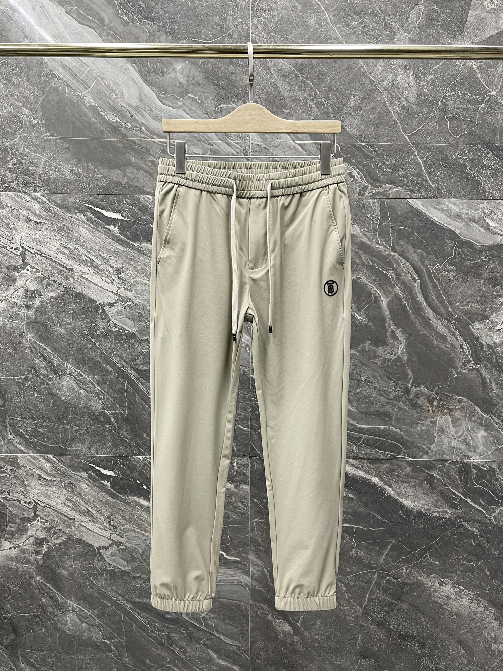 カジュアル 履き心地いい ウエストゴム バーバリー パンツ コピー メンズ かっこいい ズボン ファッション