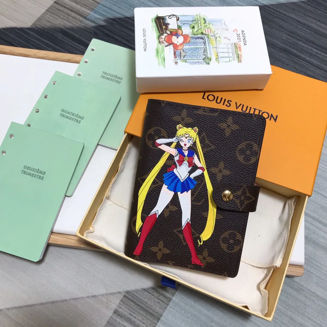 ルイヴィトン 手帳 コピー 美少女戦士 アニメーション 6穴 アジェンダPM モノグラム ブラウン アルドワーズ メンズ カード入れ カード
