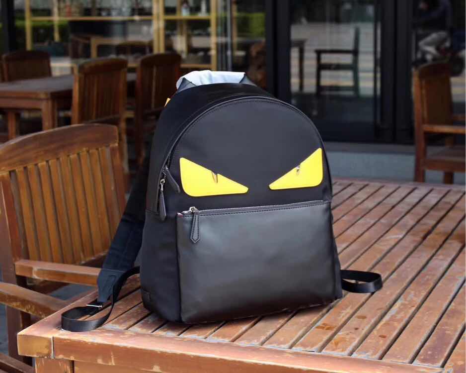 シンプル おしゃれ フェンディ バッグ 人気 コピー メンズ リュック バックバッグ カジュアル ブラック