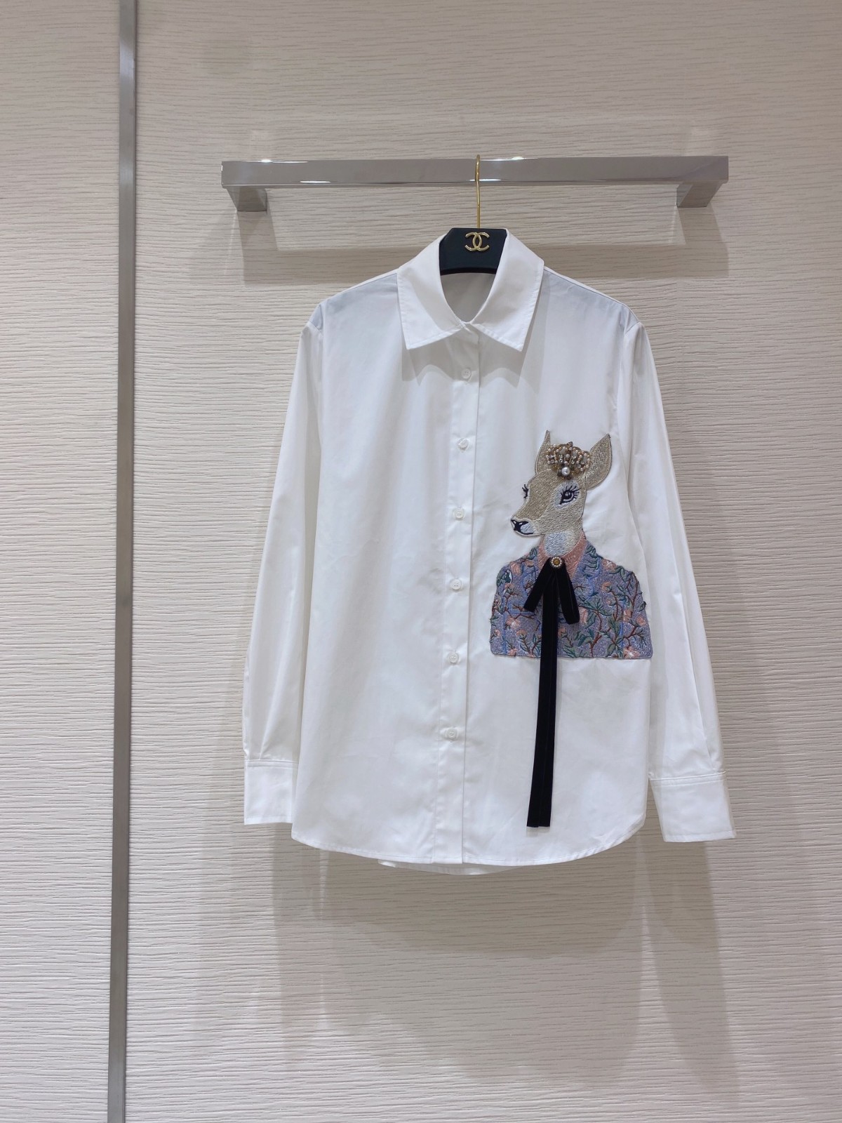 上品 エレガント カジュアル おしゃれ ミュウミュウ シャツ コピー 定番 合わせやすい 注目される 人気 ホワイト