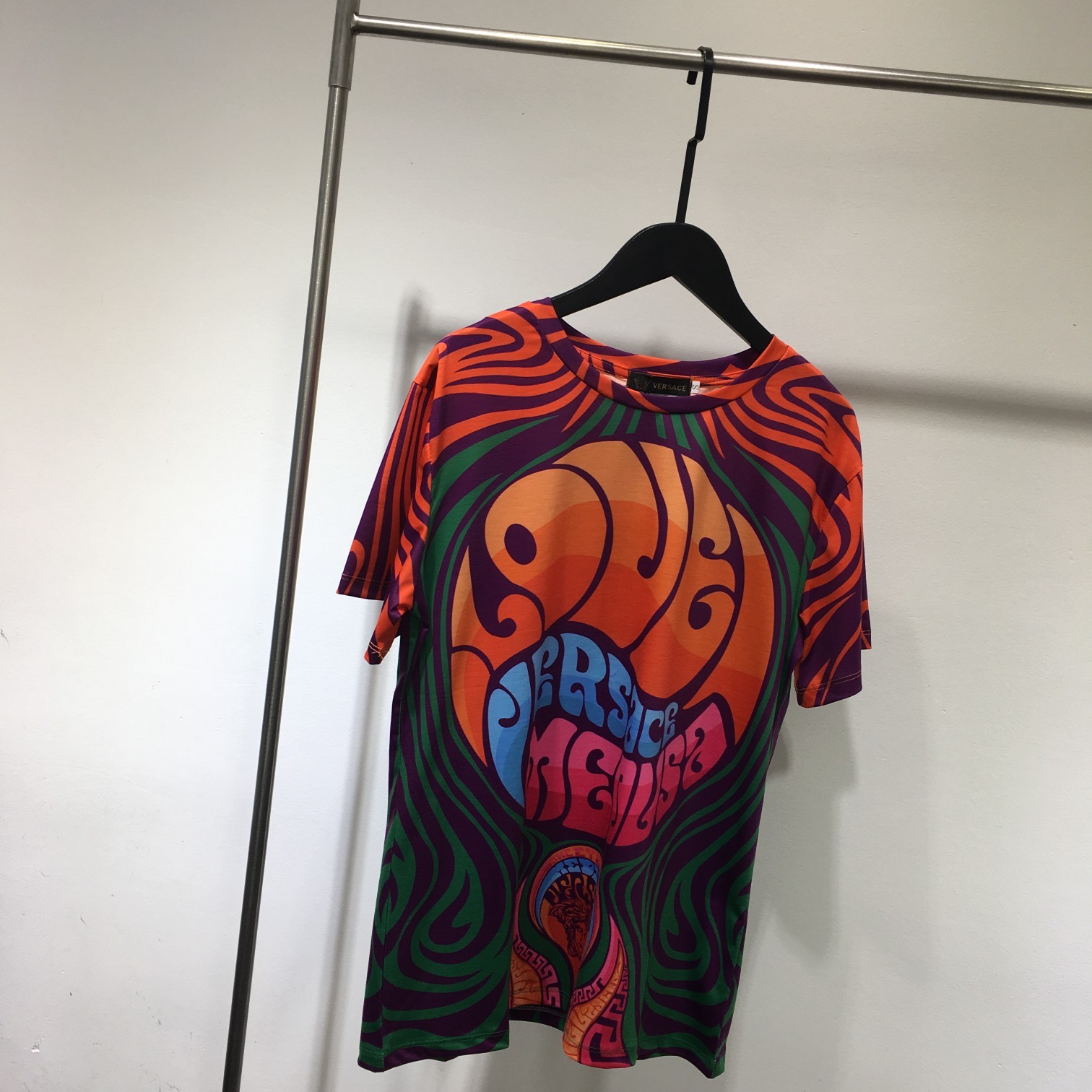大注目 オーバーサイズ 体型カバー プリント 人気 ヴェルサーチェ 半袖Tシャツ コピー 春夏 新作 クルーネック トップス