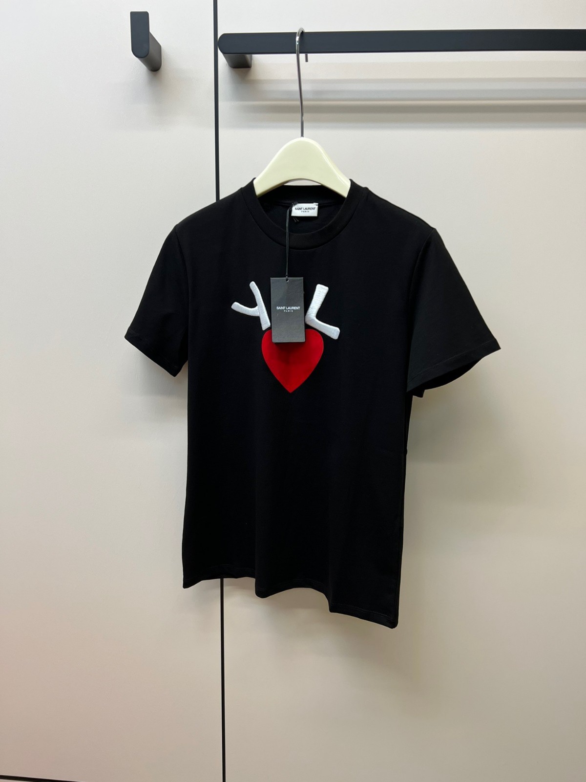 カジュアル おしゃれ ロゴ 刺繍 プリント クルーネック イヴ・サンローラン 半袖Tシャツ コピー シンプル 合わせやすい 白 黒
