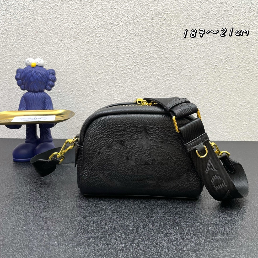 カジュアル おしゃれ 人気 斜め掛け レディース プラダ バッグ コピー レザー ショルダーバッグ カバン