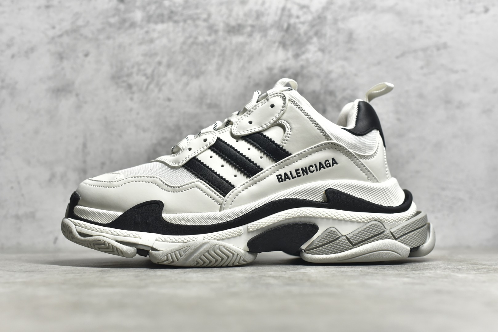 Balenciaga Triple S x AD 人気 コンフォート クッション性 バレンシアガ スニーカー コピー スポーツジューズ W3RN29010