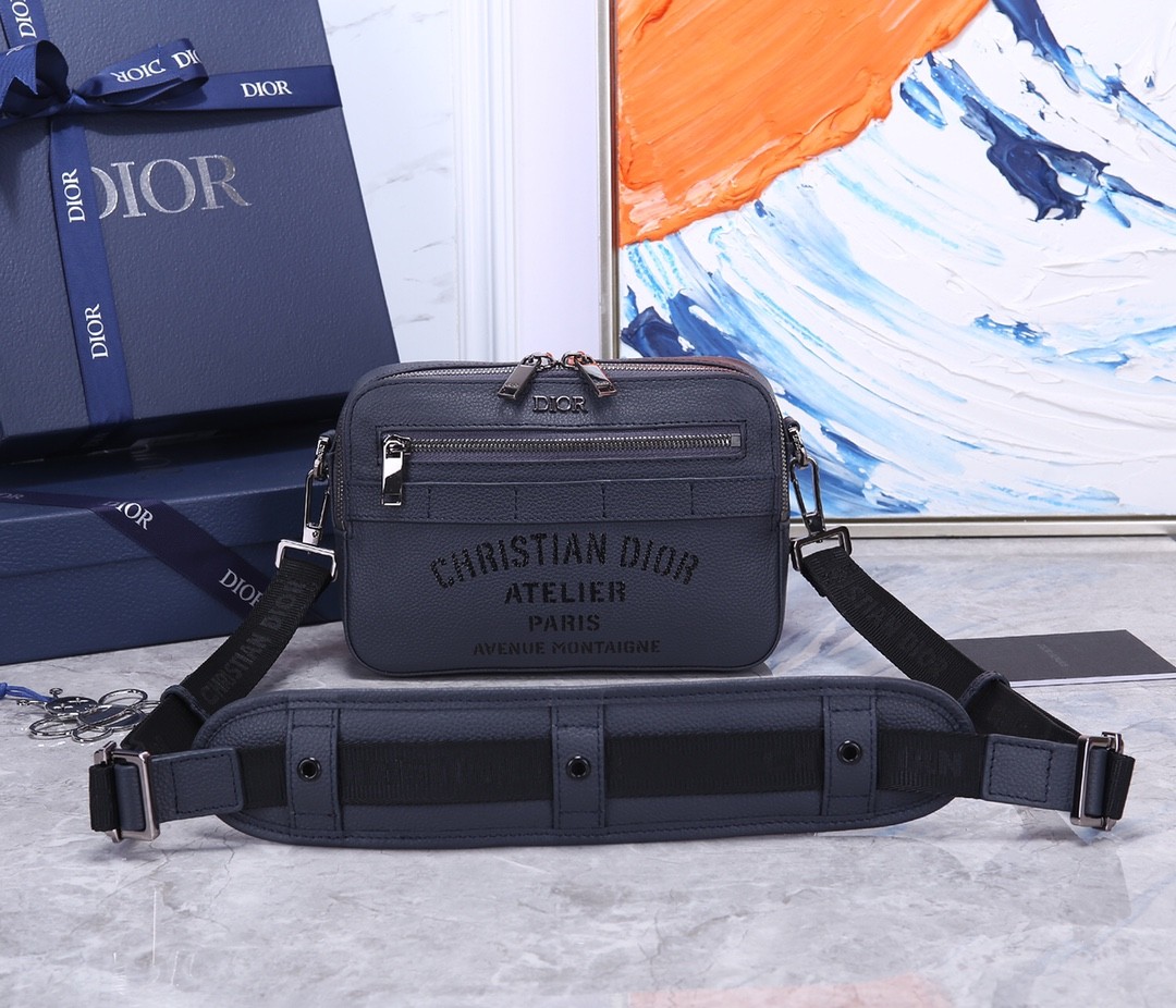 新作 DIOR SAFARI メッセンジャーバッグ 収納力抜群 デイリー クリスチャン・ディオール バッグ コピー 斜め掛け ショルダーバッグ