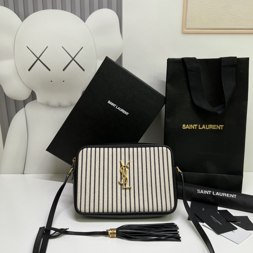 極美品 サンローラン キャンバス ウエストバッグ カサンドラロゴ ロゴ金具 黒 極美品 サンローラン キャンバス ウエストバッグ カサンドラロゴ