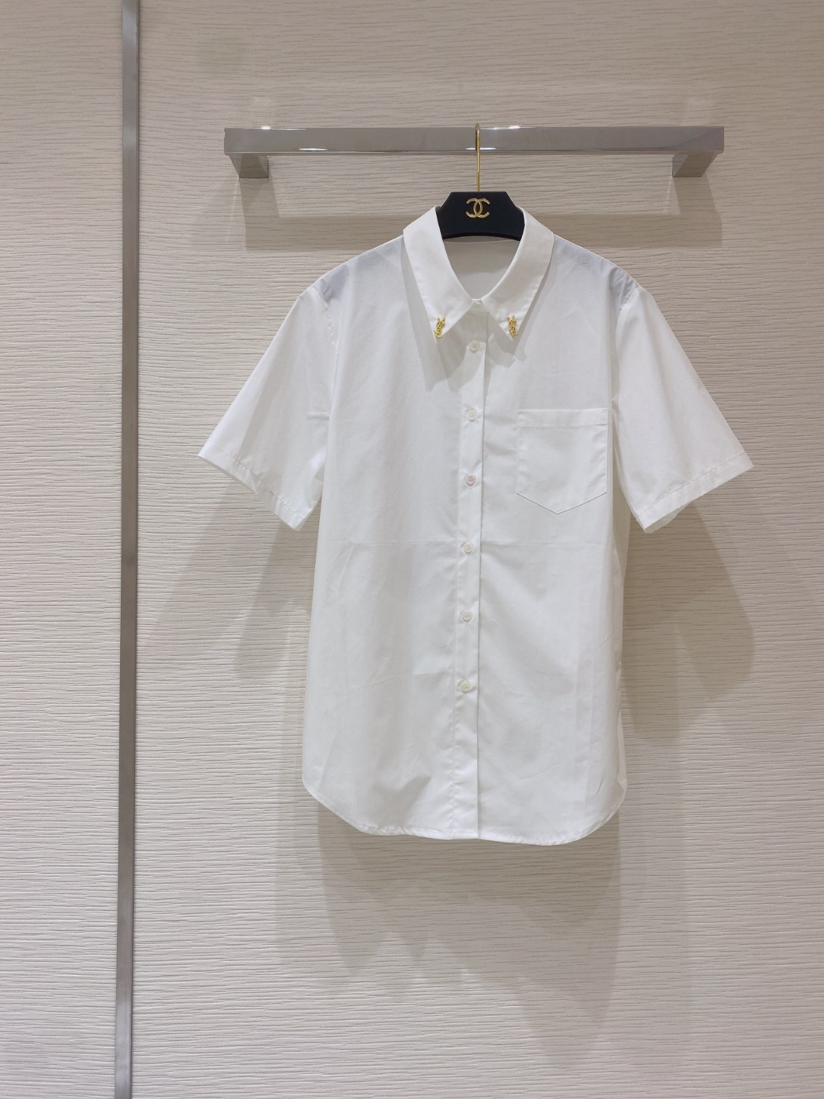 シンプルカジュアル 通勤 通学  上品 ロゴ イヴ・サンローラン シャツ コピー レディース 半袖 トップス ホワイト