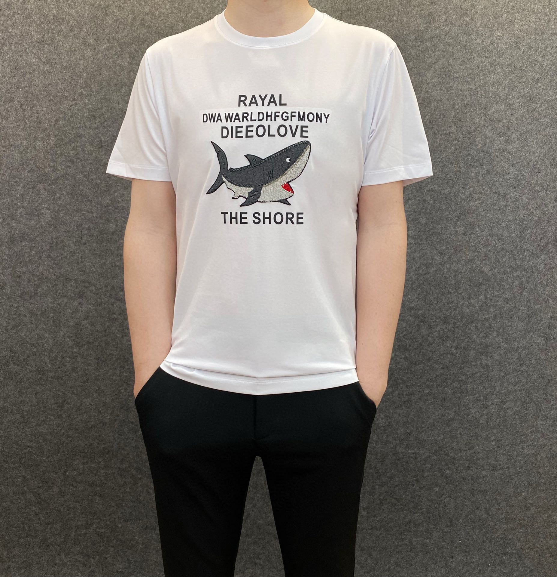 トムブラウン tシャツ コピー 春夏 トップス メンズ おしゃれ 定番 プリント 半袖 クルーネック 