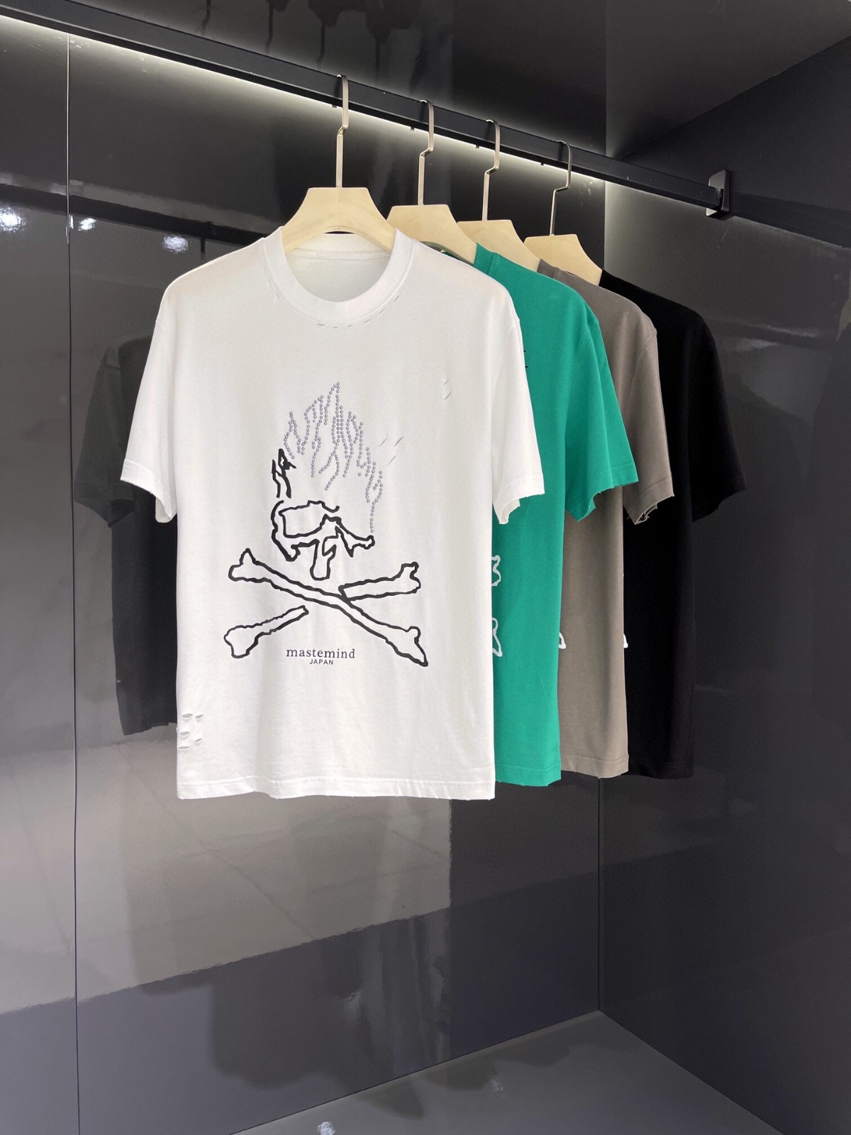 カジュアル マスターマインド・ジャパン 半袖Tシャツ コピー ファッション 目を引く 個性的 ダメージ加工 プリント 