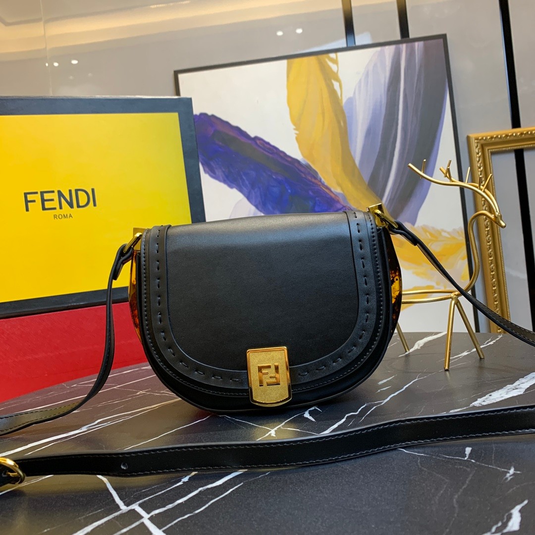 定番 コンパクト おしゃれ 斜め掛け 可愛い フェンディ バッグ 人気 コピー ボディバッグ ショルダーバッグ