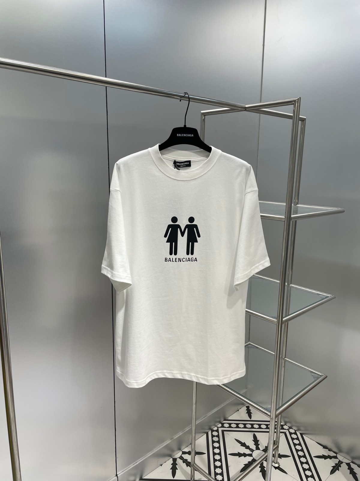 男女兼用 カジュアル バレンシアガ 半袖tシャツ コピー 体型カバー お洒落 ゆったり トップス