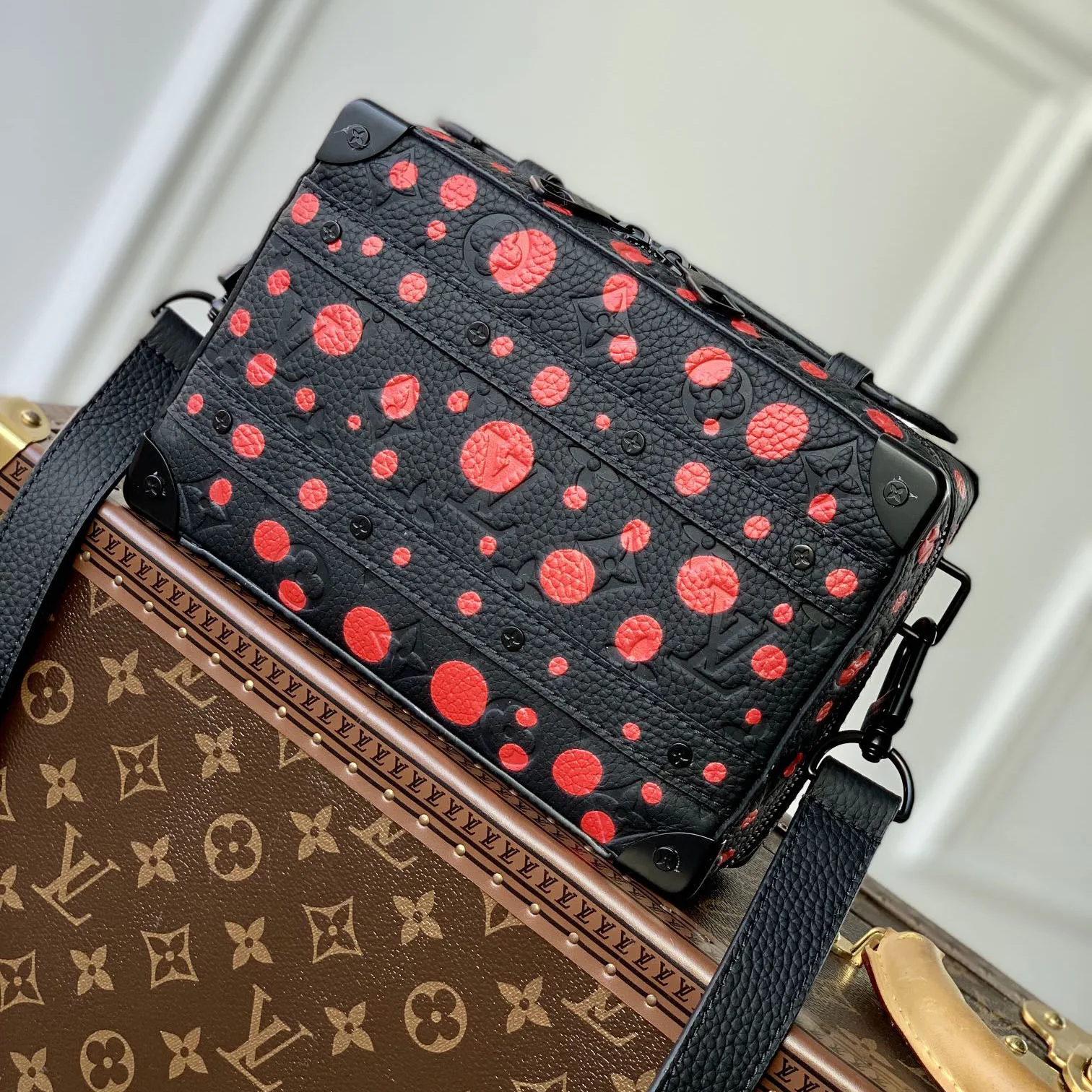 LV × YK ハンドル・ソフトトランク ルイ・ヴィトン バッグ コピー ショルダーバッグ LV × YK ハンドル・ソフトトランク ルイ・ヴィトン バッグ コピー ショルダーバッグ