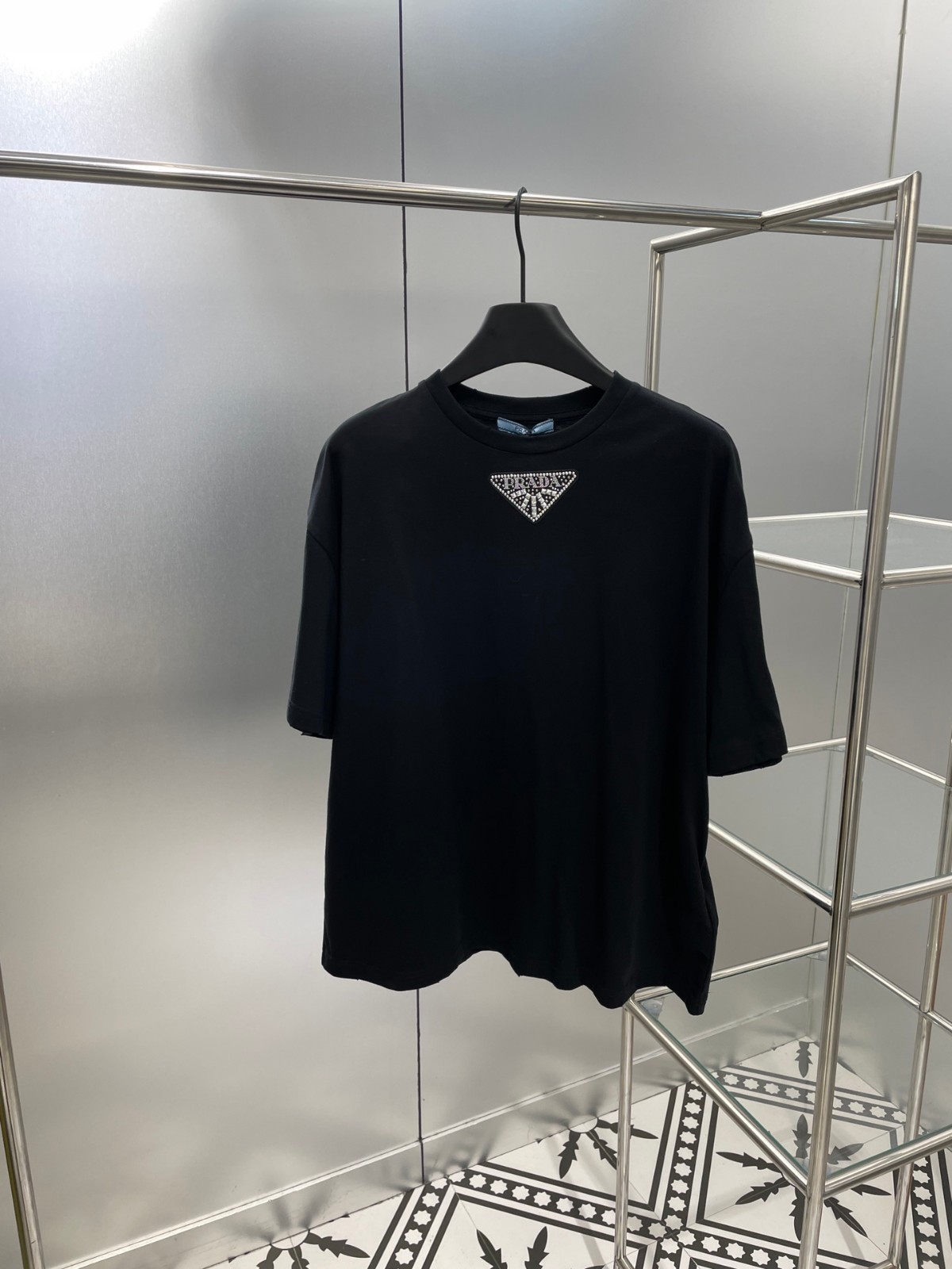 ベーシック おしゃれ ロゴ入り クルーネック プラダ Tシャツ コピー オーバーサイズ ジャージー ブラック
