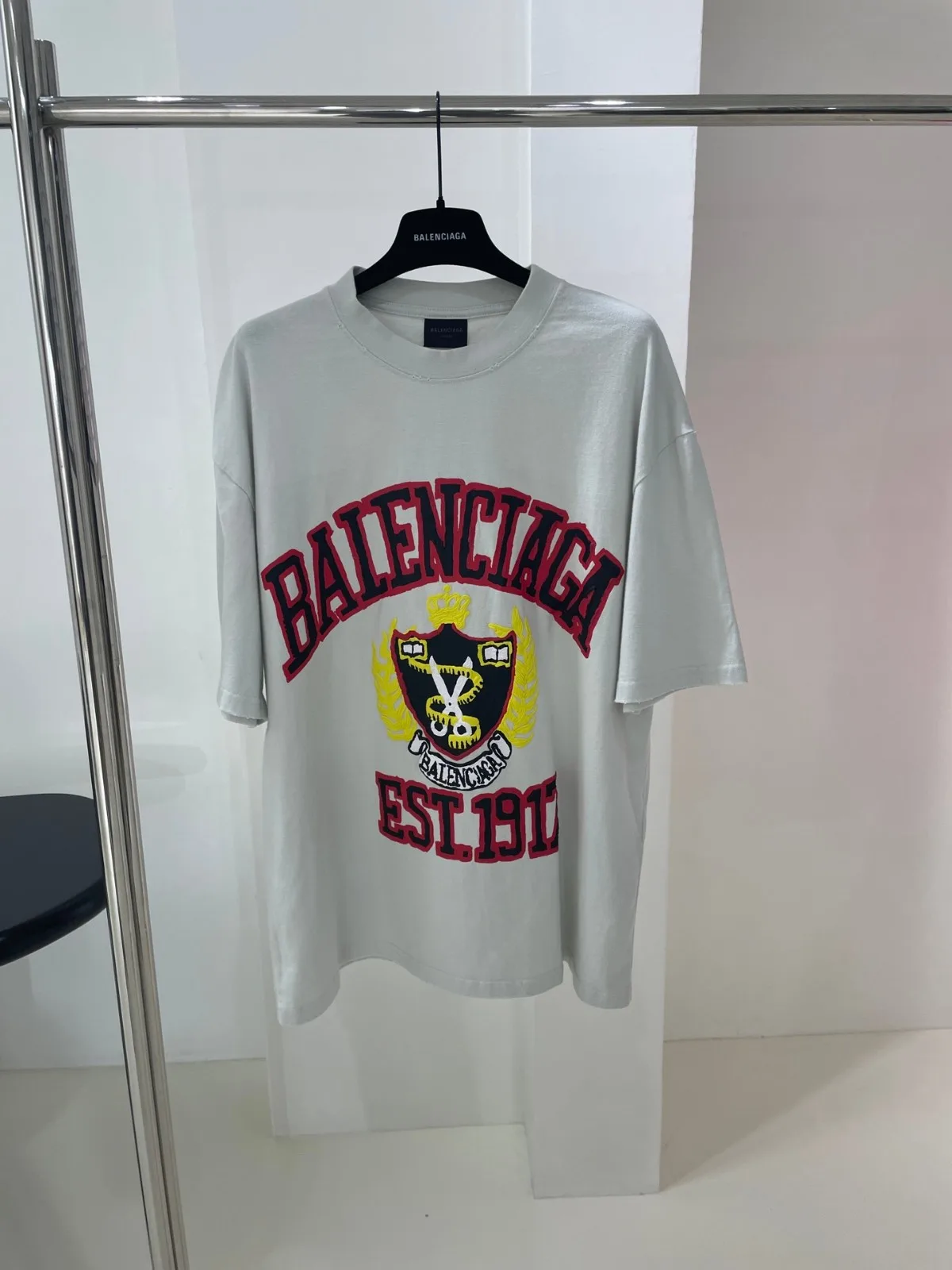 カジュアル オーバーサイズ DIY COLLEGE バレンシアガ Tシャツ コピー 半袖 トップス カジュアル オーバーサイズ DIY COLLEGE バレンシアガ Tシャツ コピー 半袖 トップス
