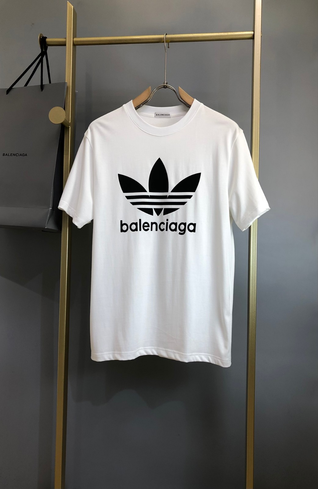 人気 BALENCIAGA×adidas ロゴプリント バレンシアガ Tシャツ コピー 半袖 トップス