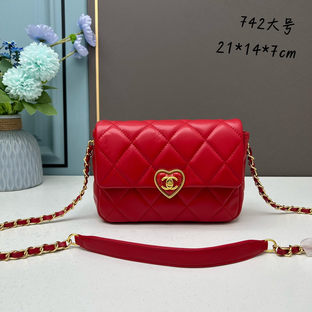 23SS 人気 可愛い ハートロゴ シャネル バッグ コピー チェーン ショルダーバッグ レッド