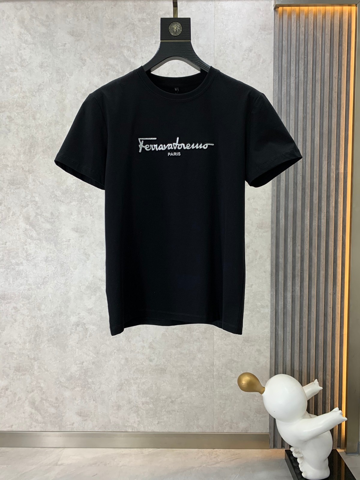 シンプル ロゴ 合わせやすい クルーネック サルヴァトーレ・フェラガモ Tシャツ コピー 半袖Tシャツ