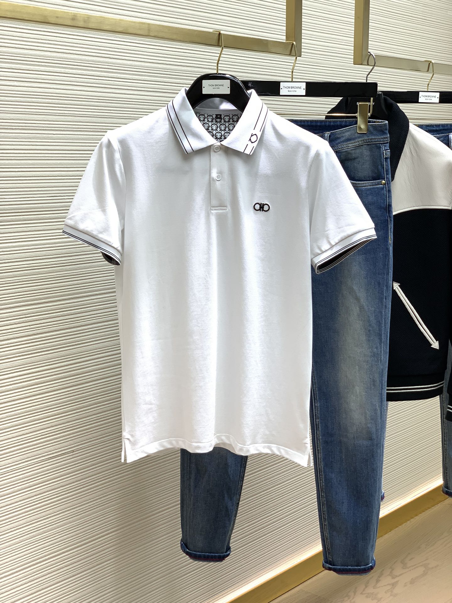 サルヴァトーレ・フェラガモ Tシャツ コピー メンズ 定番 快適 ロゴ 半袖 ポロシャツ 