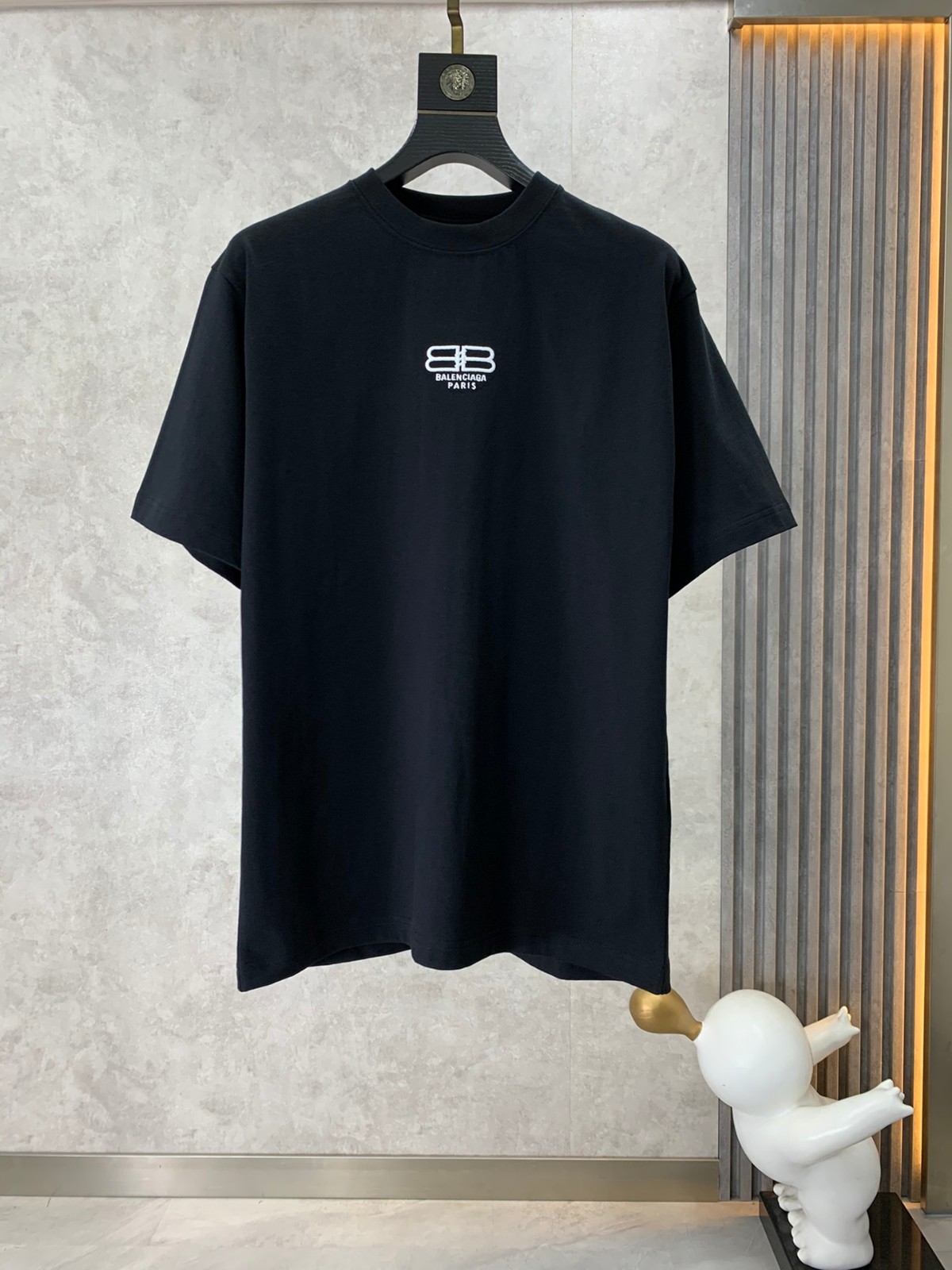 シンプル ロゴ 刺繍入り クルーネック コットン 半袖Tシャツ バレンシアガ Tシャツ コピー ブラック