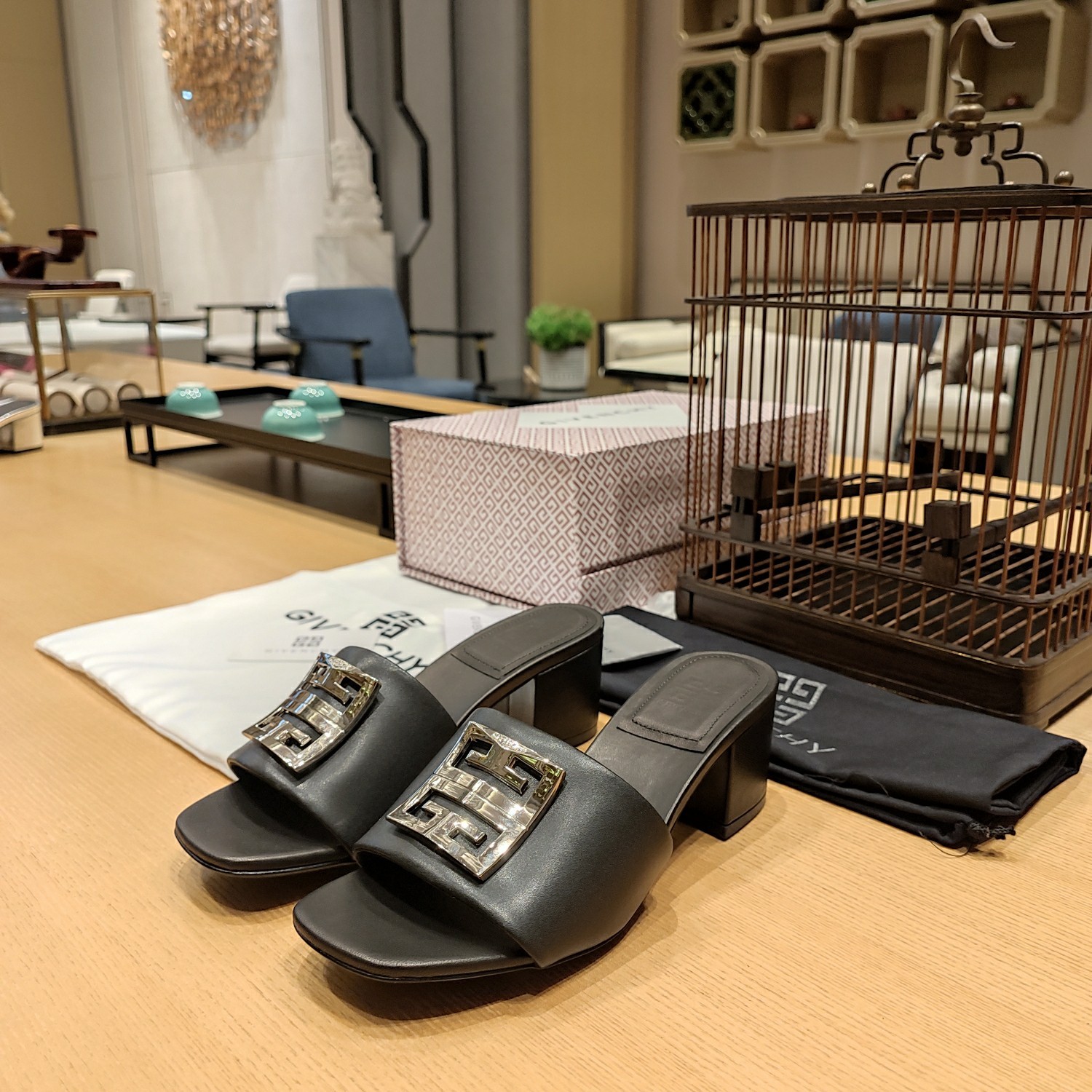 飽きのこない レディース ミュール  4G サンダル ジバンシィ サンダル コピー ブラック