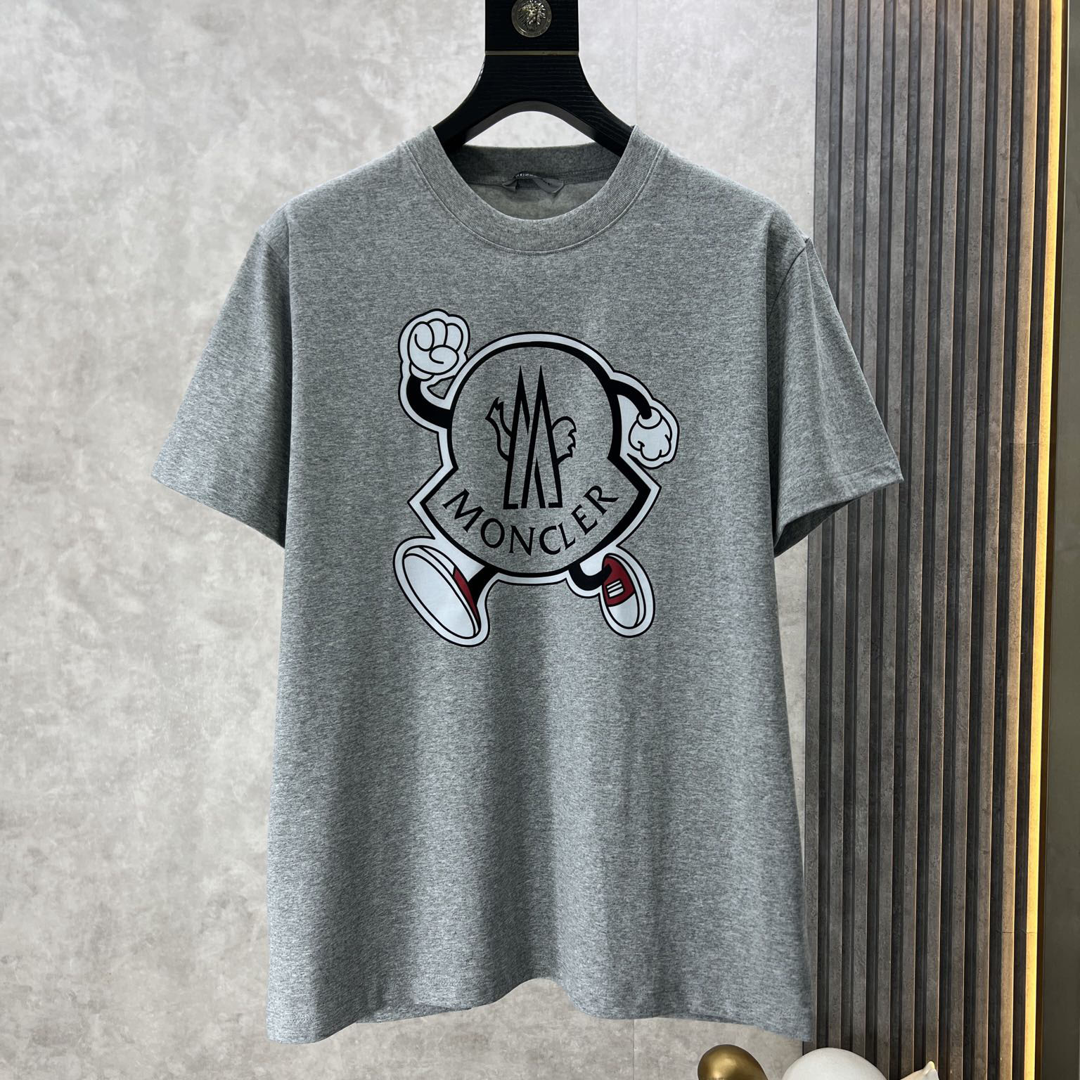 モンクレール Tシャツ コピー 可愛い おしゃれ プリント クルーネック 半袖 グレー モンクレール Tシャツ コピー 可愛い おしゃれ プリント クルーネック 半袖 グレー