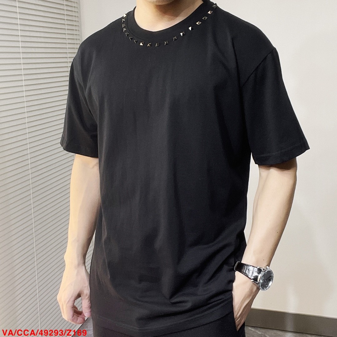 スタッズ クルーネック コットン Tシャツ ヴァレンティノ Tシャツ コピー メンズ