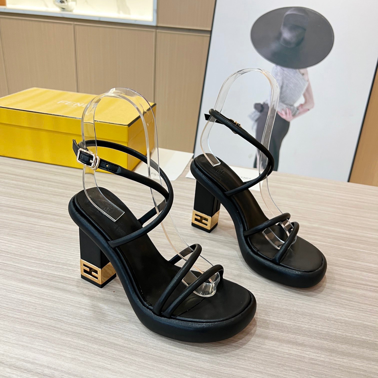 人気 シンプル フェンディ バゲットサンダル コピー レディース ブラック