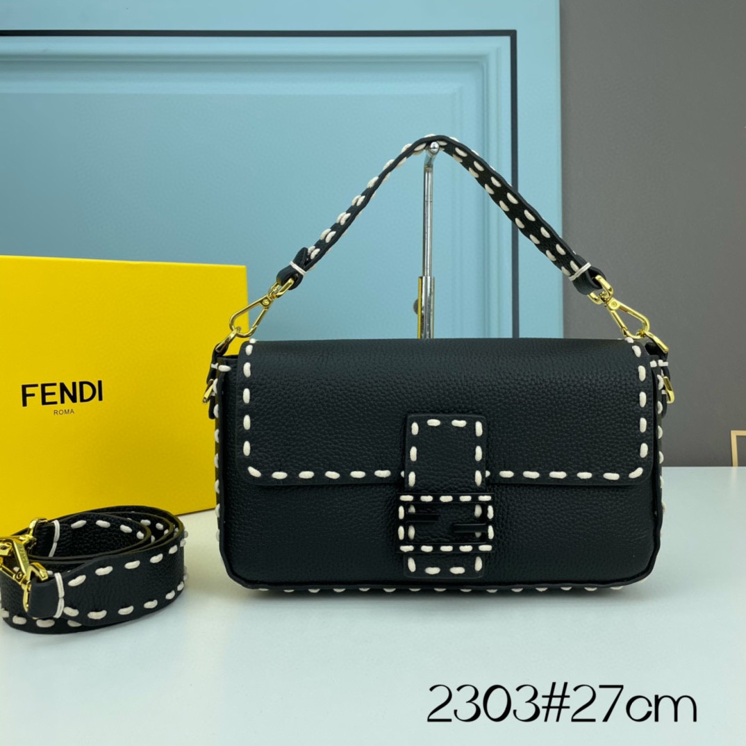 人気 FENDI フェンディ ハンドステッチ ミディアム バゲットバッグ コピー ホワイト