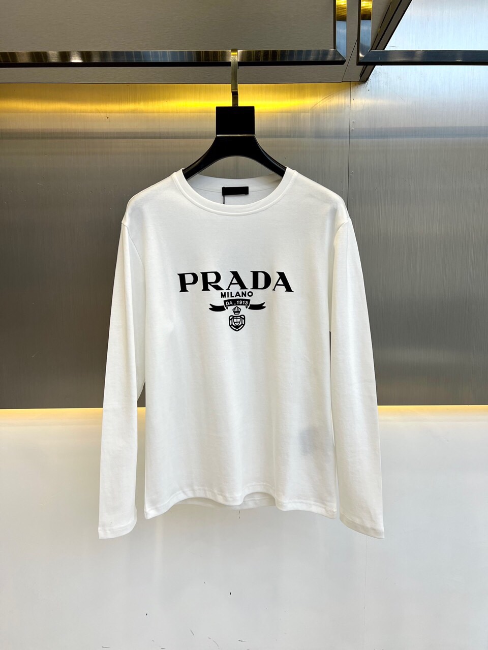 シンプル ロゴ 合わせやすい クルーネック 長袖Tシャツ プラダ Tシャツ コピー