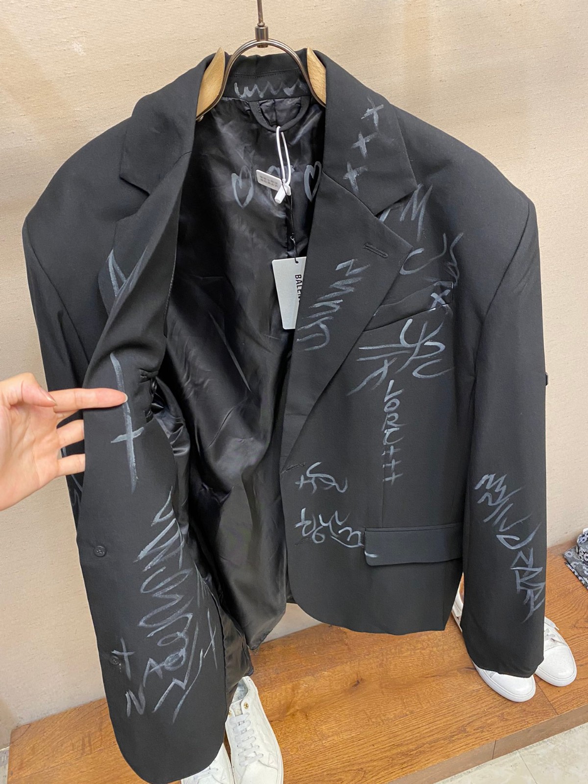 Adio様 バレンシアガ 23SS グラフィティスケーターテーラードジャケット BALENCIAGA（バレンシアガ） 23SS SKATER TAILORED JACKET IN BLACK