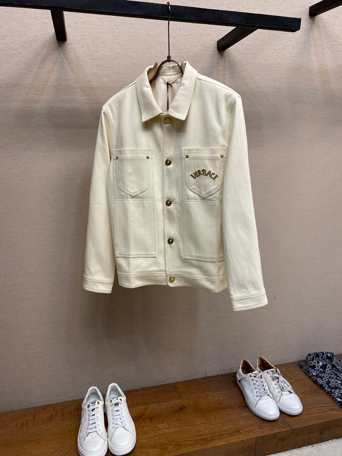 23FW メンズ ロゴ 刺繍 ブルゾン ヴェルサーチェ ジャケット コピー