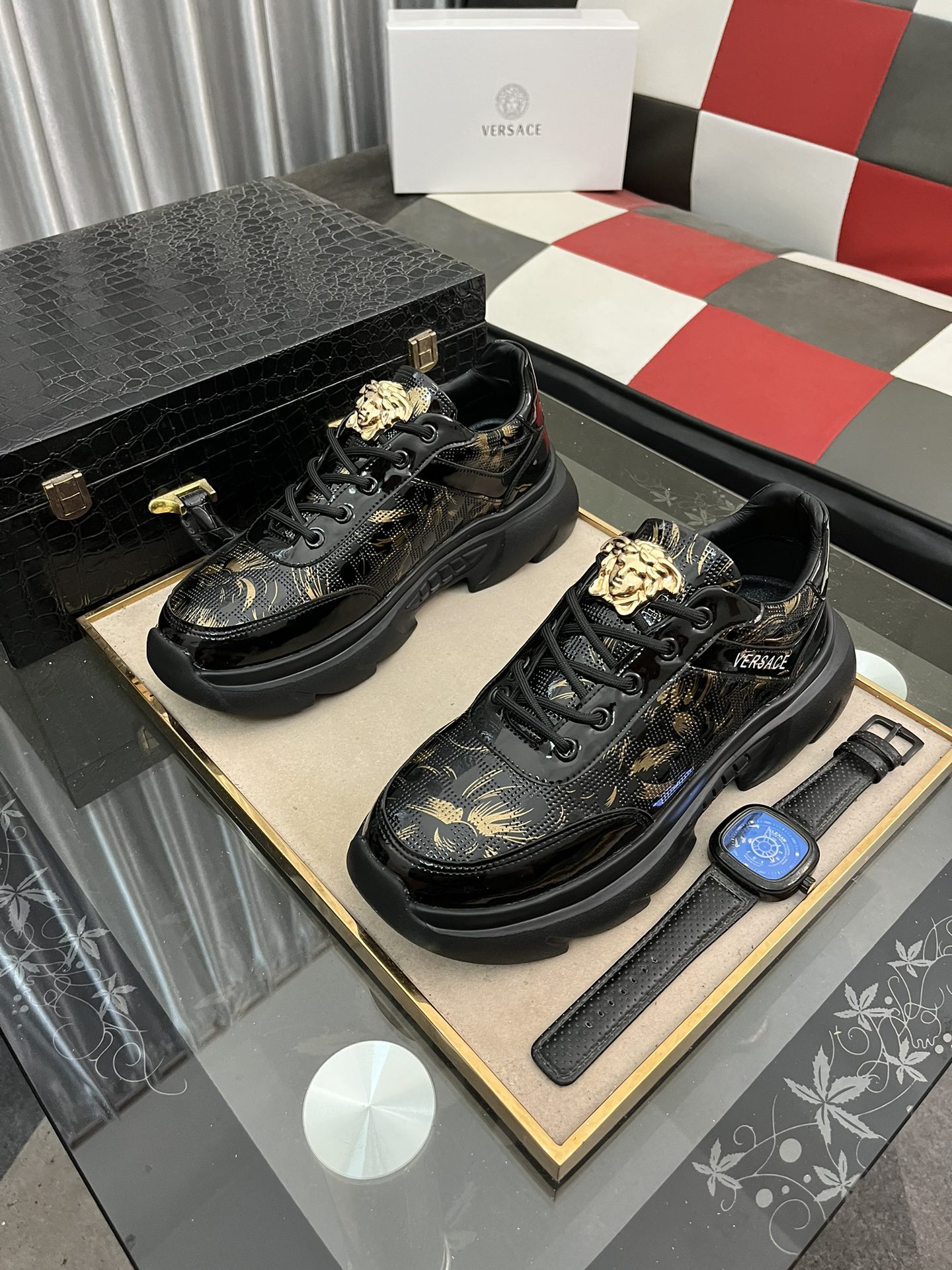 軽量 おしゃれ ヴェルサーチェ スニーカー コピー メンズ レースアップ
