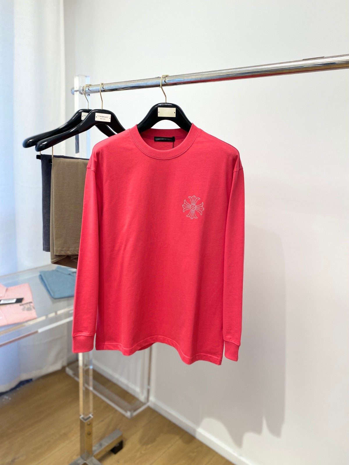 シンプル おしゃれ ラインストーンロゴ クロムハーツ Tシャツ コピー 長袖Tシャツ