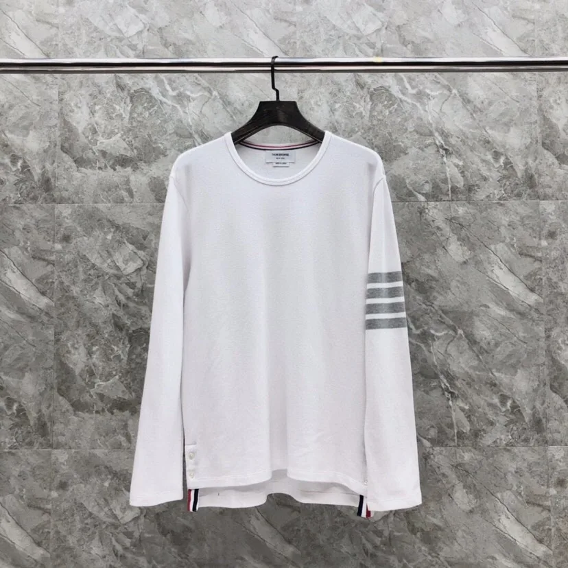 トムブラウン Tシャツ コピー 飽きのこない クルーネック 長袖Tシャツ ホワイト トムブラウン Tシャツ コピー 飽きのこない クルーネック 長袖Tシャツ ホワイト