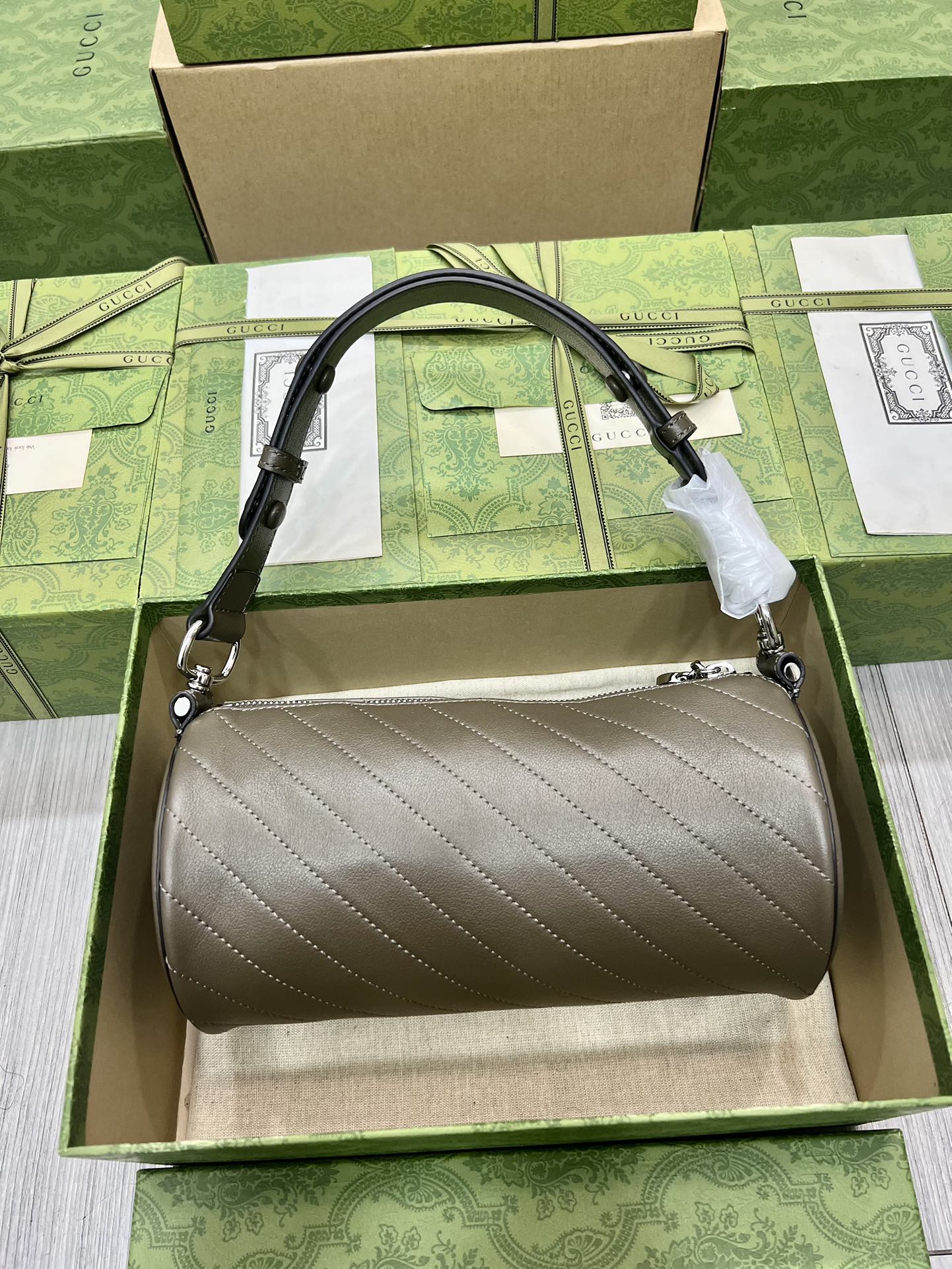 グッチ ブロンディ スモール ショルダーバッグ スーパーコピー 人気 760169