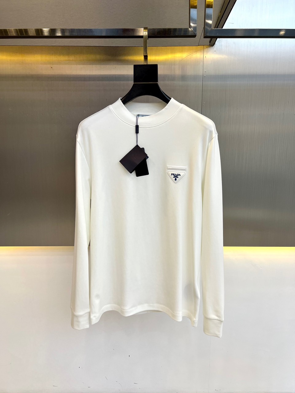 シンプル プラダ Tシャツ コピー コットン 裏起毛 合わせやすい 長袖Tシャツ 