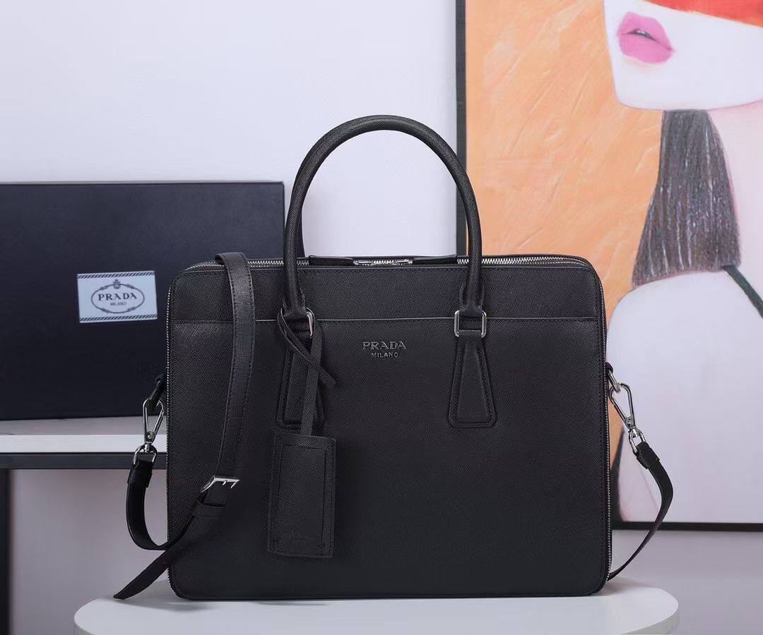 上品 高級感 サフィアーノレザー ビジネスバック プラダ バッグ コピー 2WAYブリーフバッグ