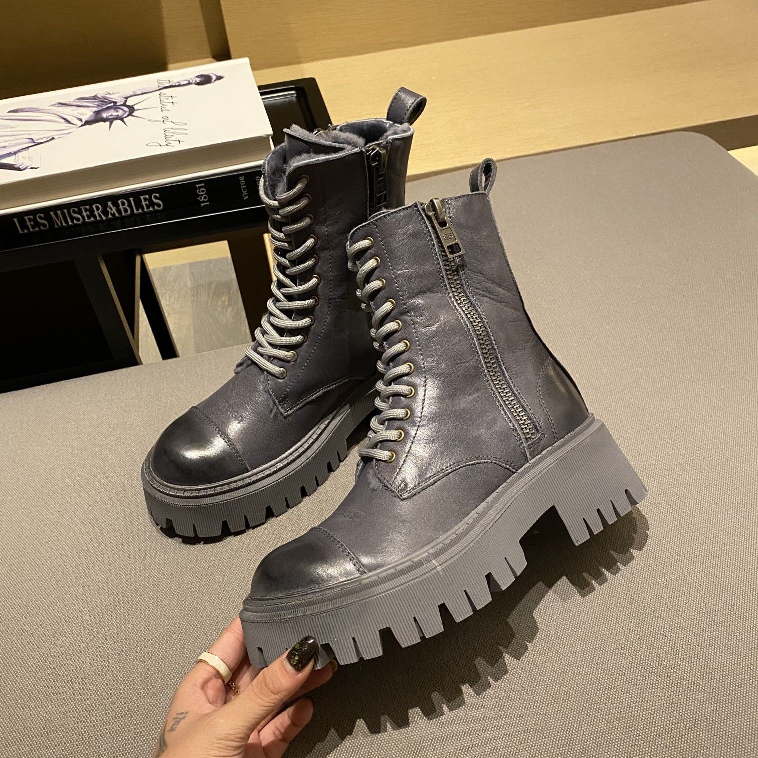 定番 厚底 レースアップ ショートブーツ バレンシアガ ブーツ コピー グレー
