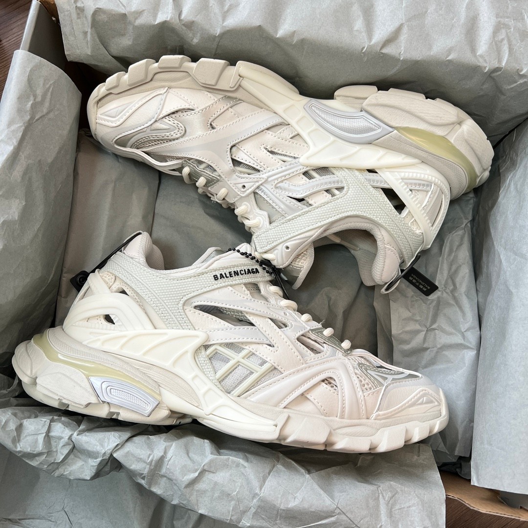 人気サイズ BALENCIAGA バレンシアガ track2 トラック 41 新色【BALENCIAGA】Track.2 トラック 2 トレーナー ホワイト