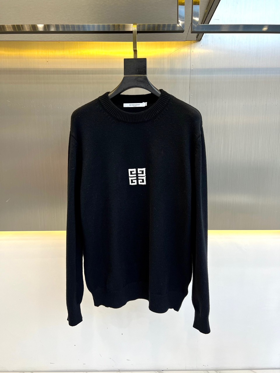 シンプル 4Gロゴ ジバンシィ セーター コピー 定番 合わせやすい ブラック