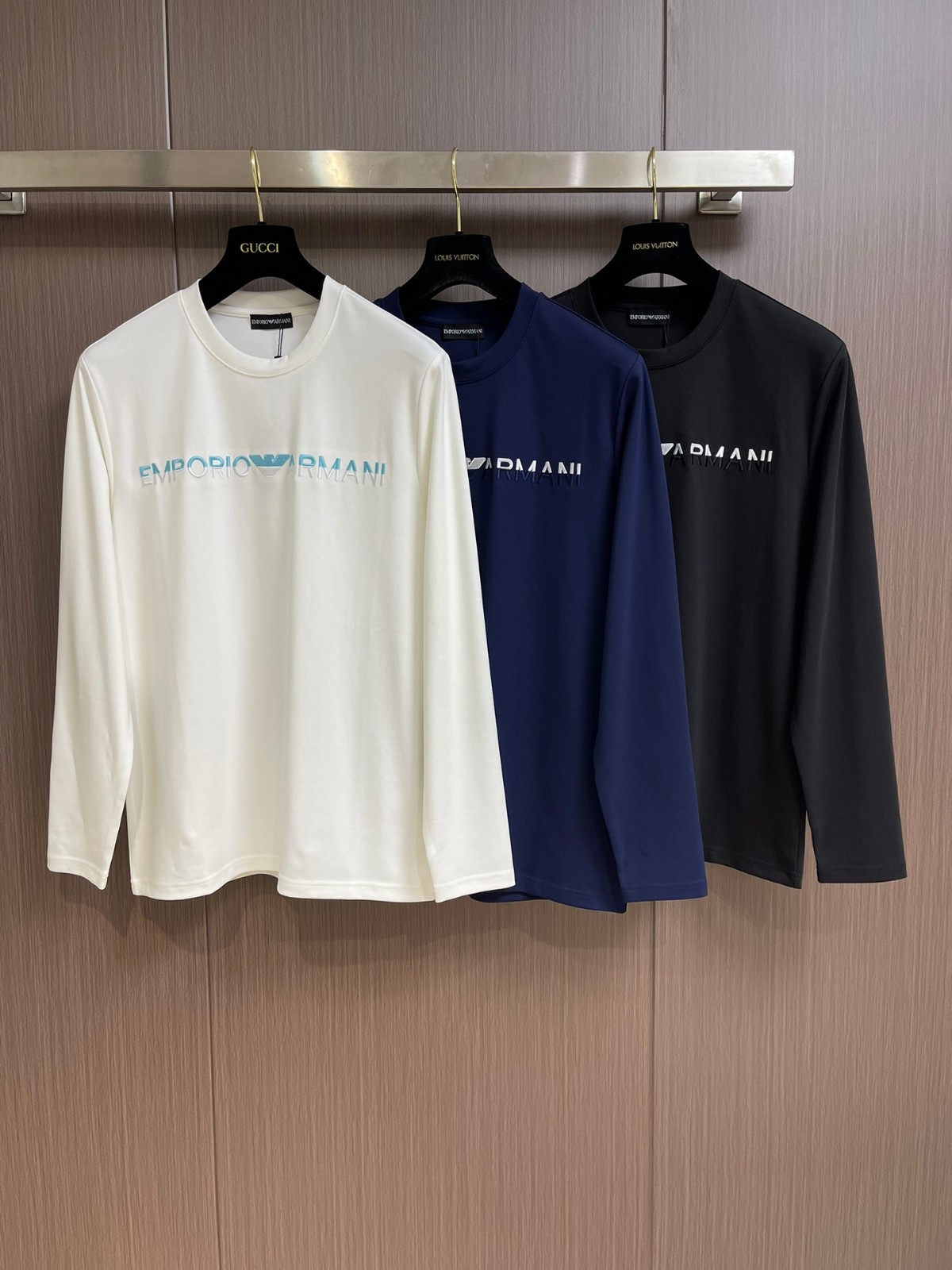ベーシック ロゴ 合わせやすい アルマーニ Tシャツ コピー クルーネック 長袖Tシャツ
