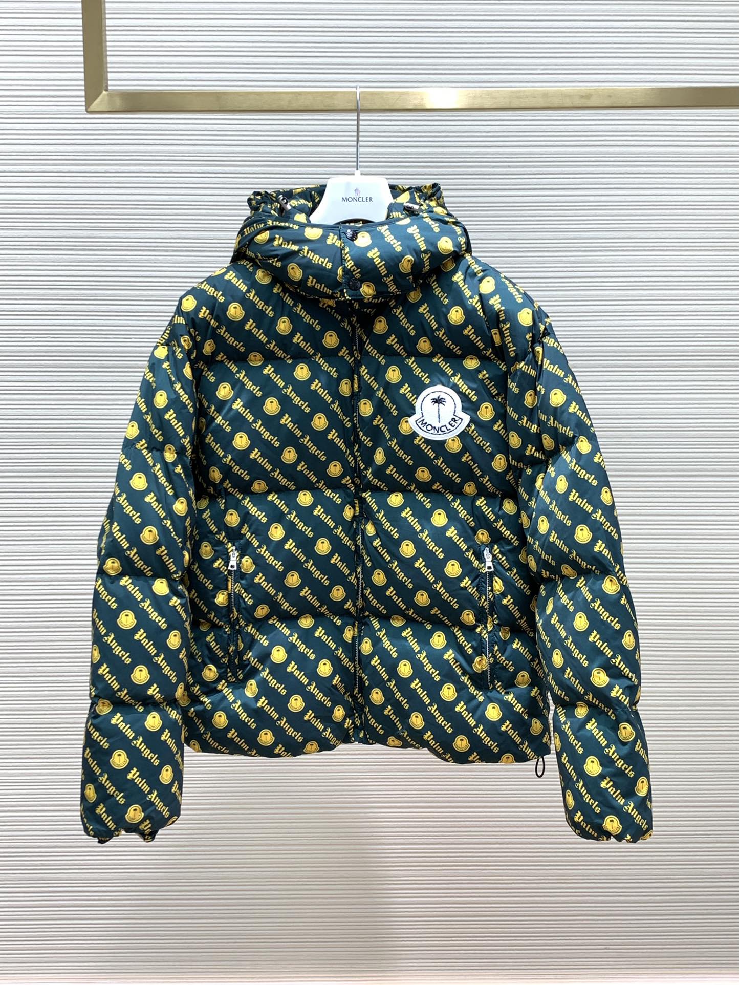 Moncler & Palm Angels 人気 モンクレール ダウンジャケット スーパーコピー