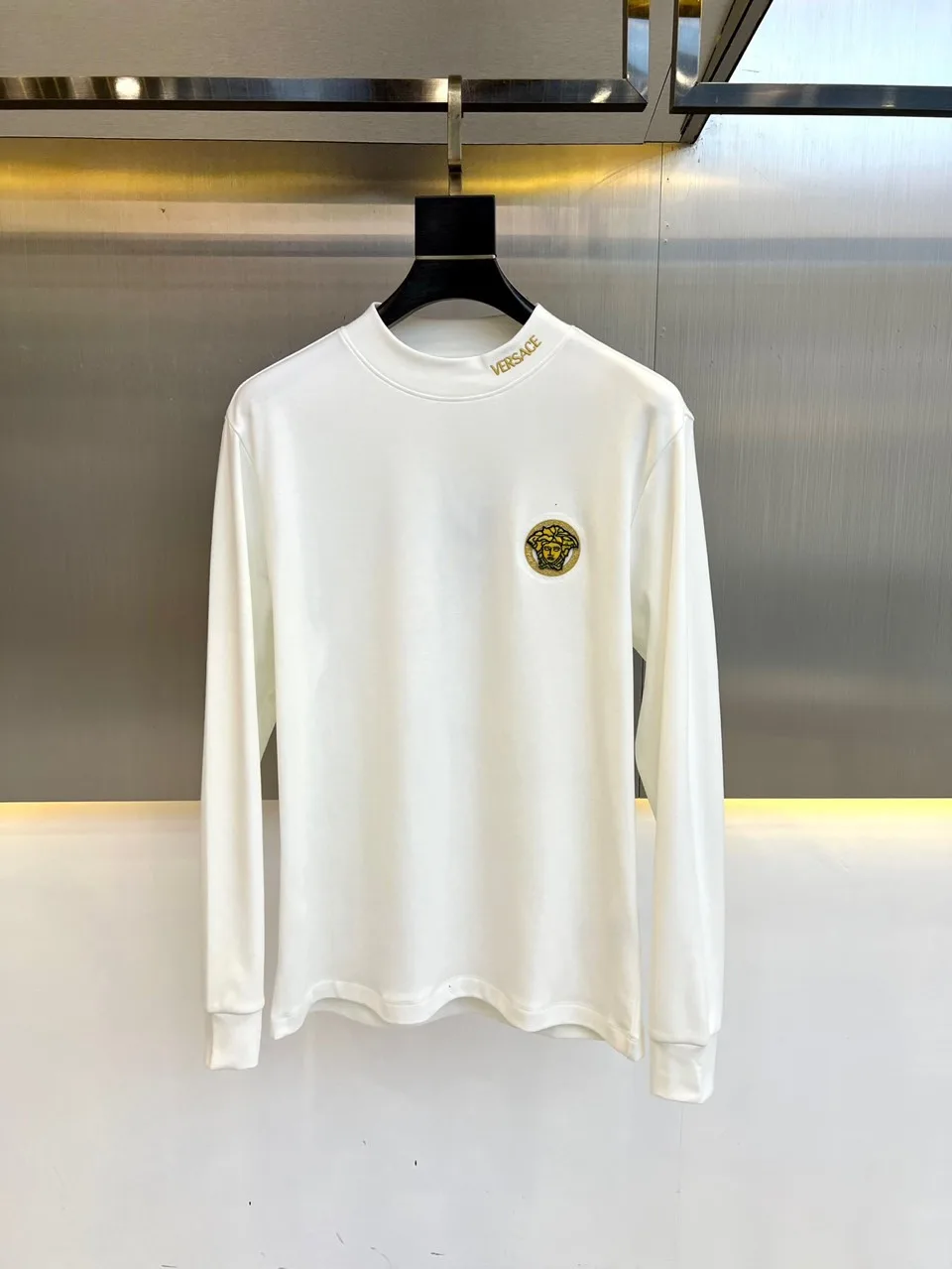 ベーシック メンズ 合わせやすい ヴェルサーチェ Tシャツ 偽物 長袖Tシャツ ホワイト ベーシック メンズ 合わせやすい ヴェルサーチェ Tシャツ 偽物 長袖Tシャツ ホワイト